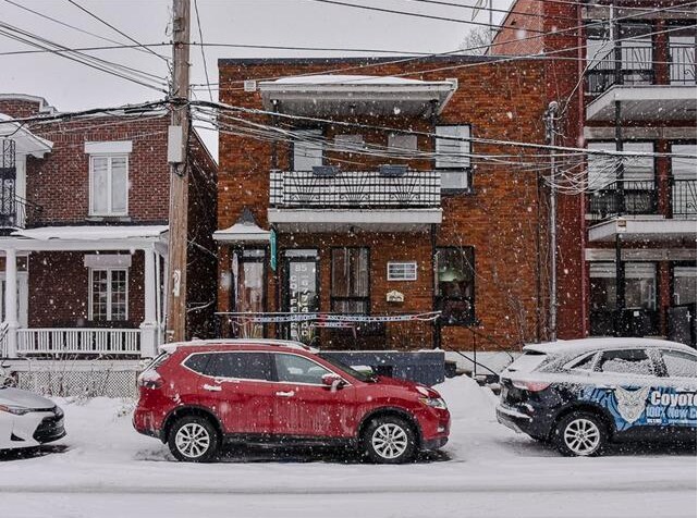 87 Rue Saint-Jean, Longueuil, QC for sale Primary Photo- Image 1 of 7