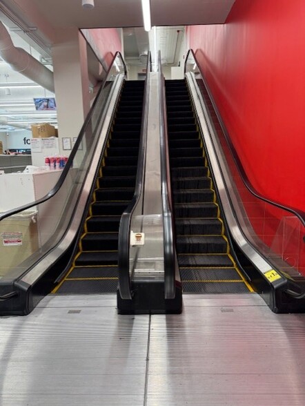 1031-1041 W Addison St, Chicago, IL for lease - Interior Photo - Image 3 of 7