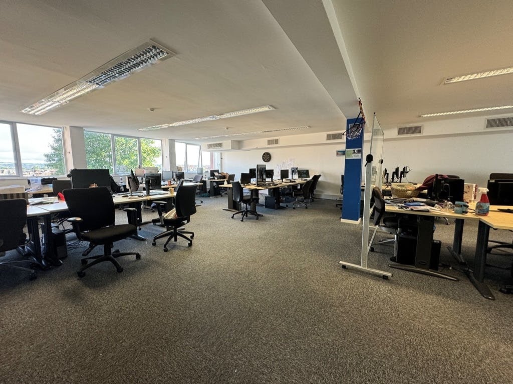 33 Kingston Crescent, Portsmouth for lease Interior Photo- Image 1 of 9