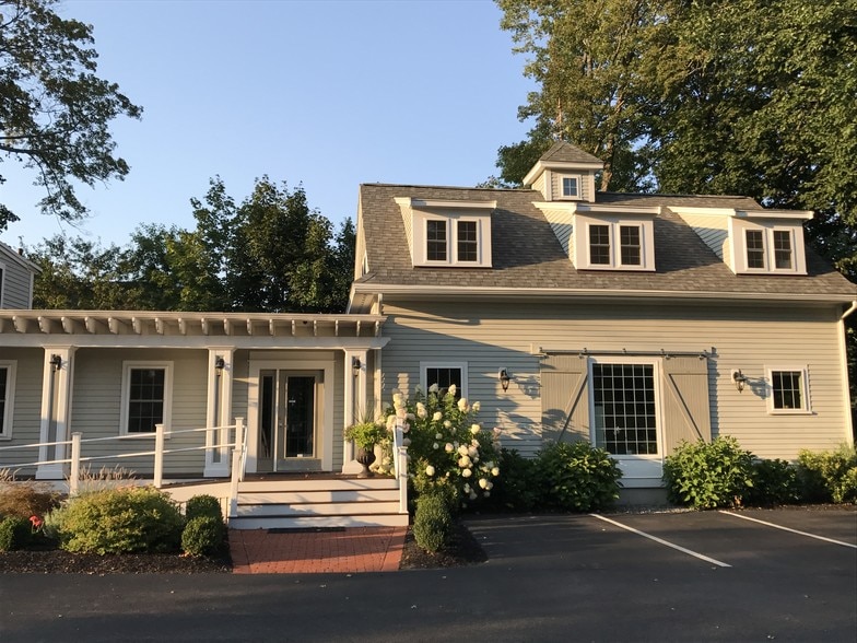 35 Main St, Topsfield, MA 01983