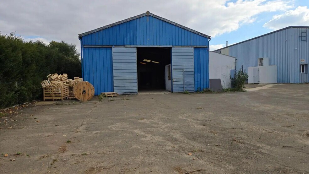 Flex in Dreux for lease - Building Photo - Image 3 of 14