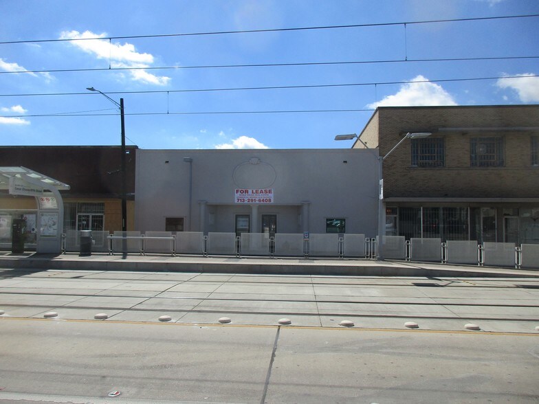 6704 Harrisburg Blvd, Houston, TX for sale - Image 1 of 1