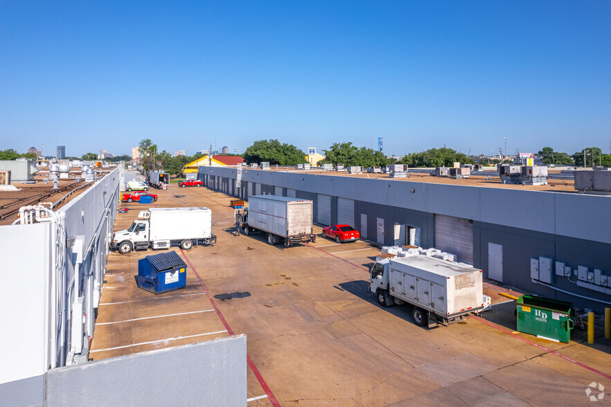 2154 W Northwest Hwy, Dallas, TX for lease - Building Photo - Image 1 of 25