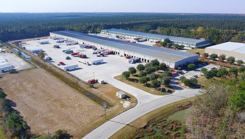 135 Distribution Dr, Savannah, GA for lease - Primary Photo - Image 1 of 6