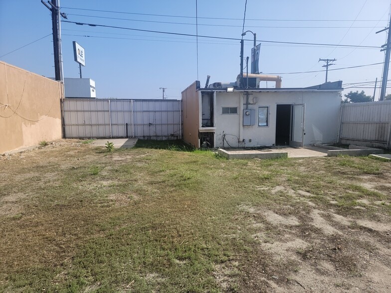 2965 Santa Fe Ave, Long Beach, CA for lease - Building Photo - Image 2 of 16
