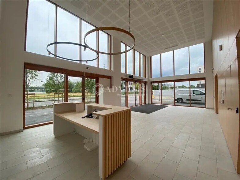 Office in Palaiseau for lease - Building Photo - Image 2 of 5