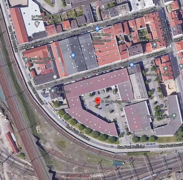 Flex in Lyon for lease - Building Photo - Image 2 of 3