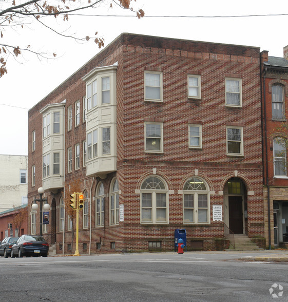 146 E Water St, Lock Haven, PA for lease - Building Photo - Image 2 of 10