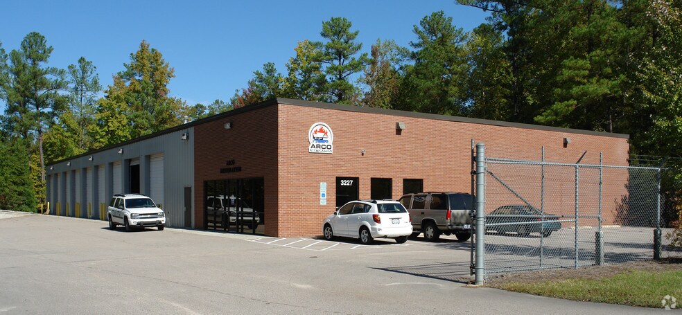 3227 Spottswood St, Raleigh, NC for lease - Primary Photo - Image 1 of 3