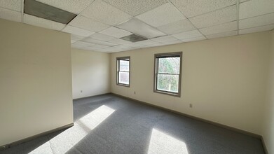 16 Jan Sebastian Dr, Sandwich, MA for lease Interior Photo- Image 2 of 2