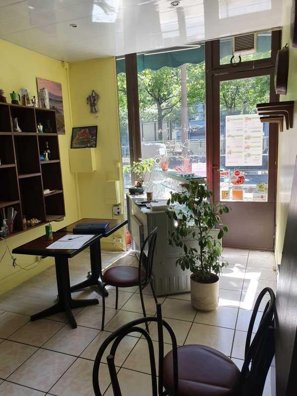 Retail in Paris for lease Interior Photo- Image 1 of 8