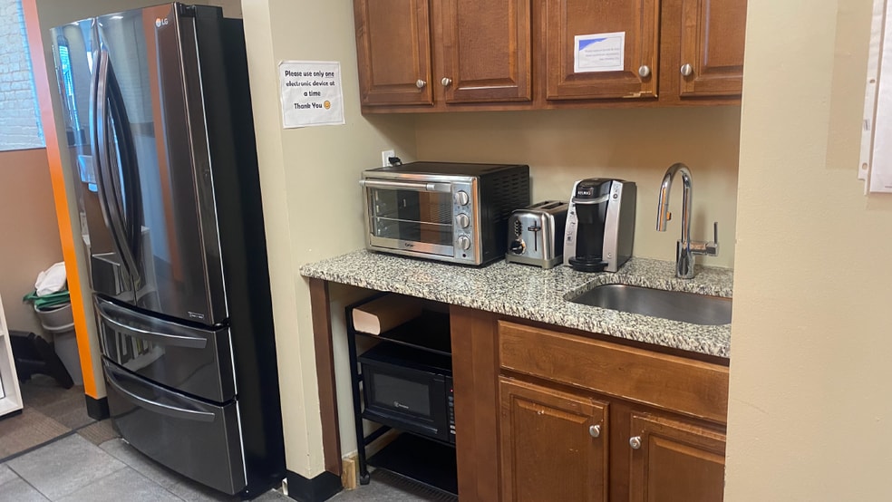 52 Diamond St, Brooklyn, NY for lease - Interior Photo - Image 2 of 6