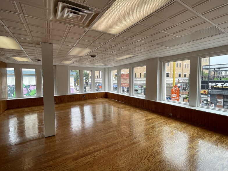 3721 Forbes Ave, Pittsburgh, PA for lease - Interior Photo - Image 3 of 7