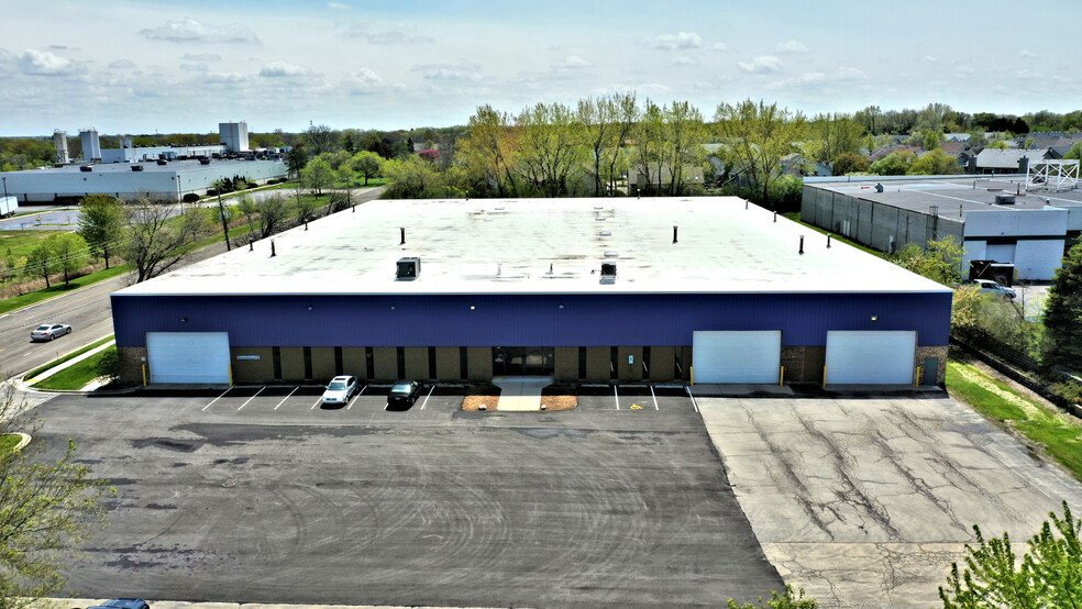 1700 S Butterfield Rd, Mundelein, IL for lease - Primary Photo - Image 3 of 4