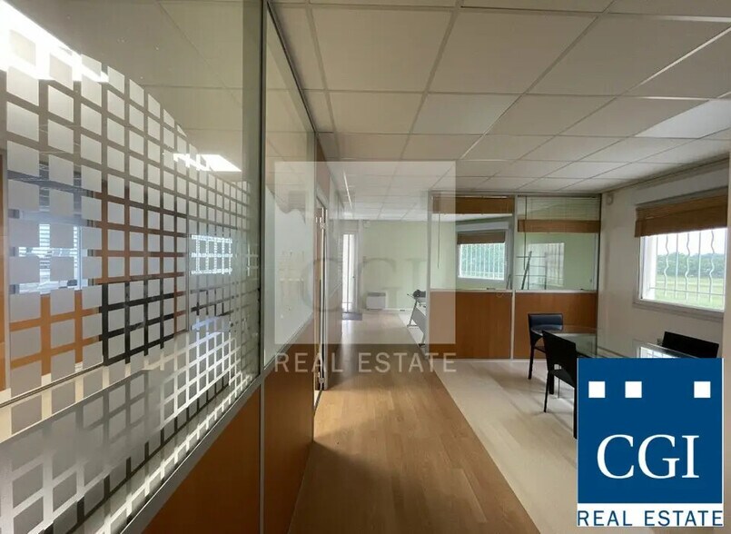 Office in Eybens for lease - Interior Photo - Image 1 of 4