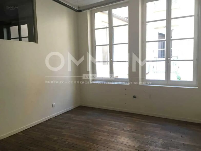 Office in Lyon for lease - Interior Photo - Image 3 of 5