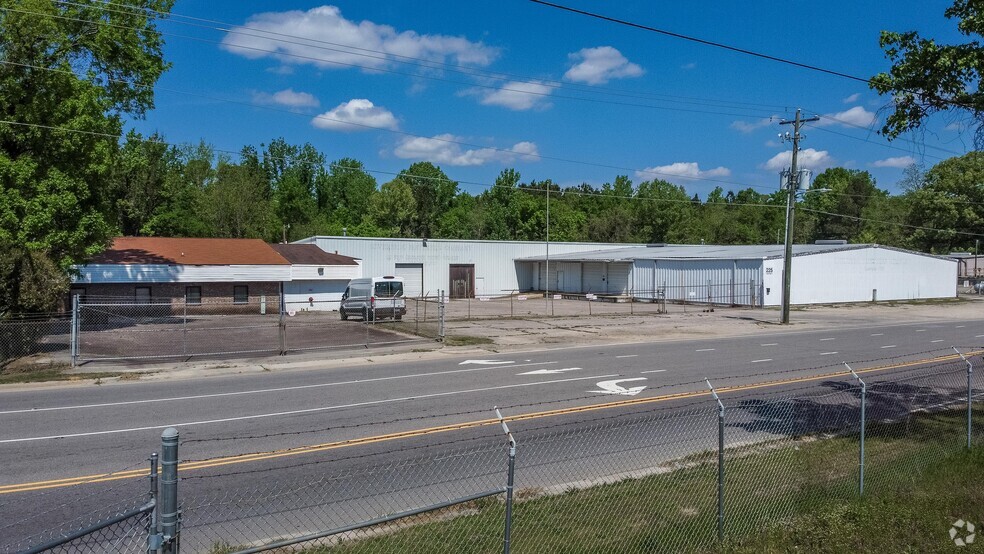 225 Dunn Rd, Fayetteville, NC for lease - Building Photo - Image 2 of 19