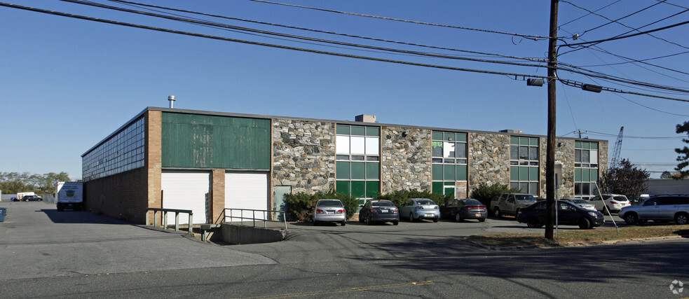 180 Central Ave, Farmingdale, NY for lease - Building Photo - Image 3 of 4