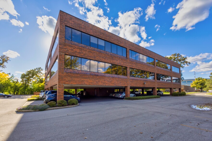 619 Enterprise Dr, Oak Brook, IL for sale - Building Photo - Image 1 of 8