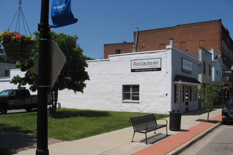 120 S Main St, Plainwell, MI for sale - Building Photo - Image 1 of 1