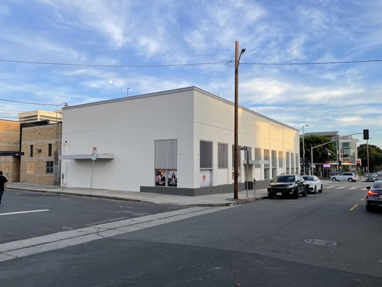 11329 Santa Monica Blvd, Los Angeles, CA for lease - Building Photo - Image 2 of 10