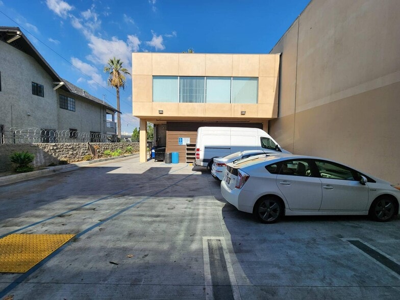 334-336 W 33rd St, Los Angeles, CA for sale - Building Photo - Image 2 of 22