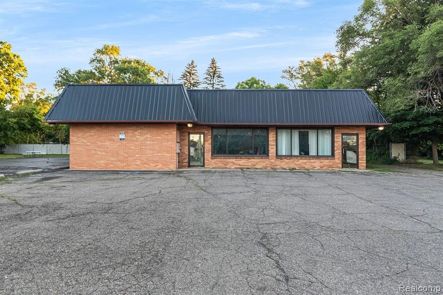 1323 E Main St, Flushing, MI for sale - Building Photo - Image 1 of 19