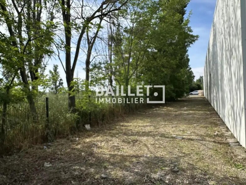 Industrial in Fréjus for lease - Building Photo - Image 3 of 9