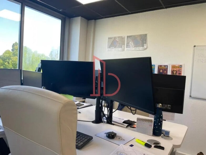Office in Bordeaux for sale - Interior Photo - Image 1 of 5