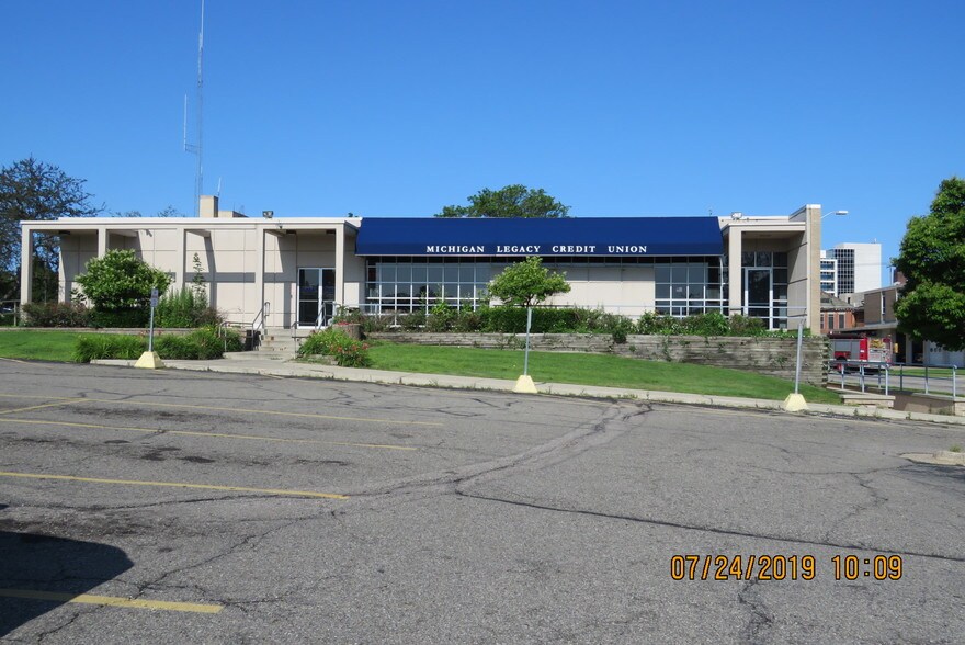 144 E Pike St, Pontiac, MI for sale - Primary Photo - Image 1 of 1