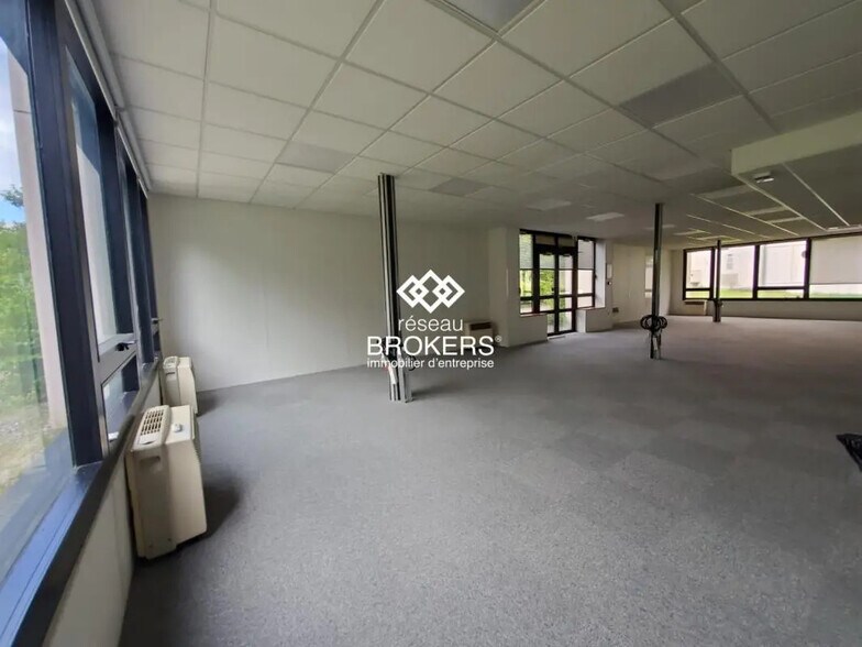 Office in Epagny Metz-Tessy for lease - Interior Photo - Image 3 of 7