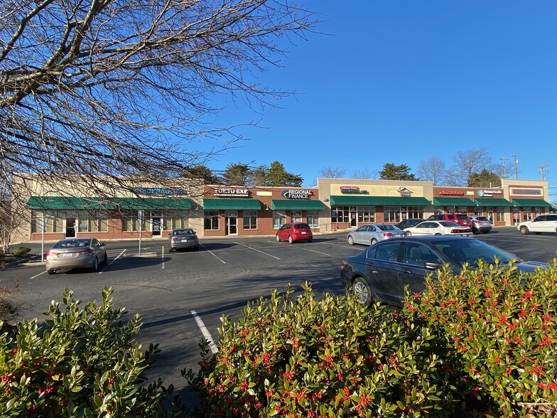 3367-3399 Cloverleaf Pky, Kannapolis, NC for lease - Building Photo - Image 1 of 22