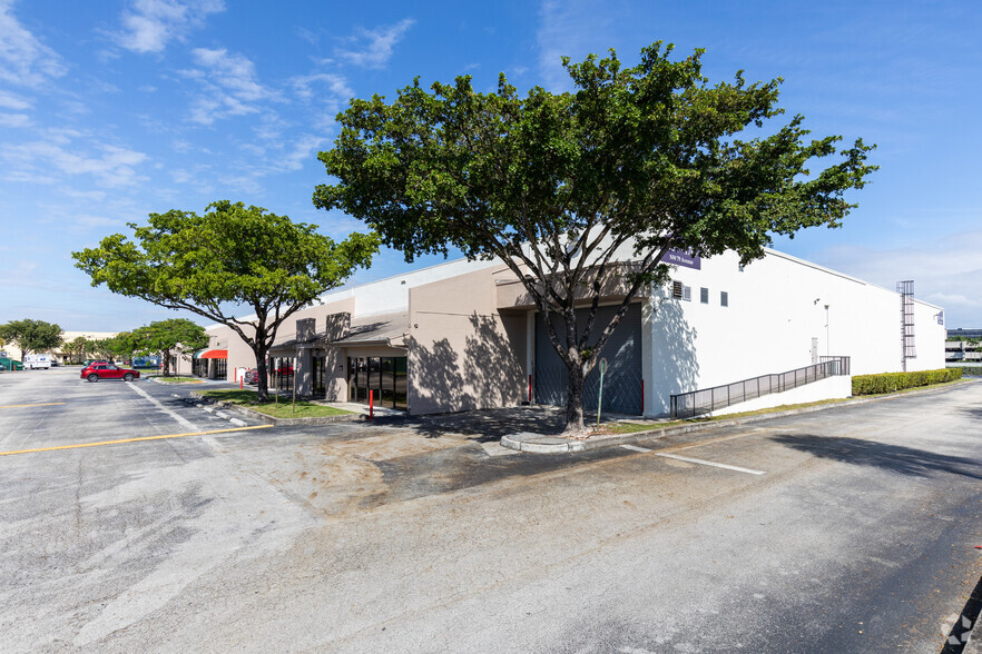 1751-1789 NW 79th Ave, Doral, FL for lease - Building Photo - Image 2 of 4