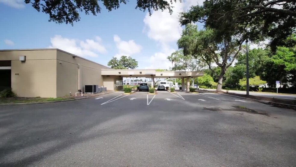 935 Beneva Rd N, Sarasota, FL for lease - Commercial Listing Video - Image 2 of 7