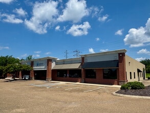 854 Wilson Dr, Ridgeland, MS for lease Building Photo- Image 1 of 3