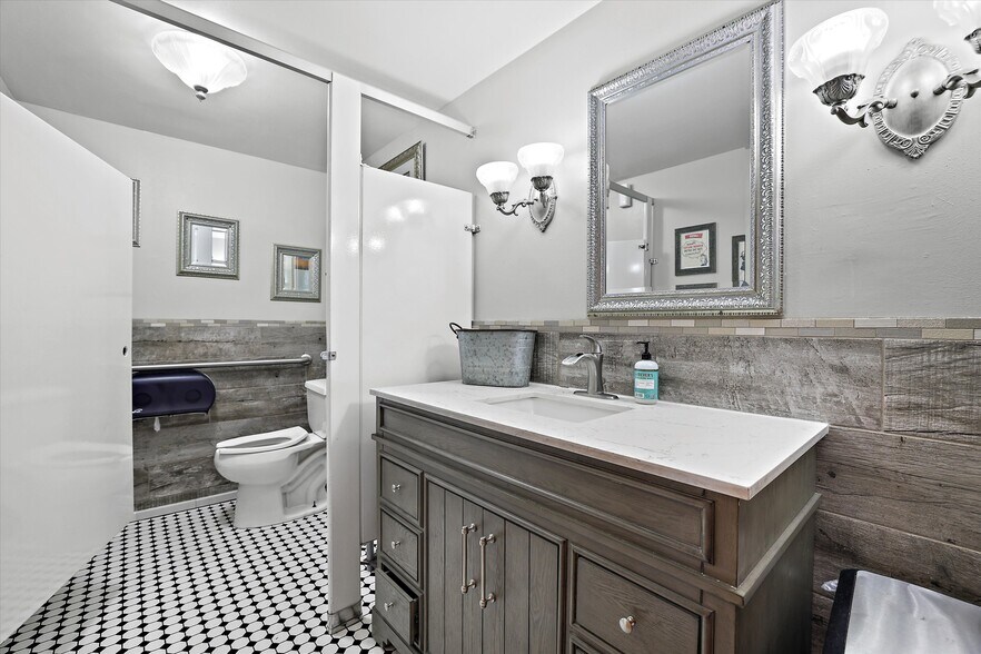 3723 Hubertus Rd, Hubertus, WI 53033 Retail for Sale