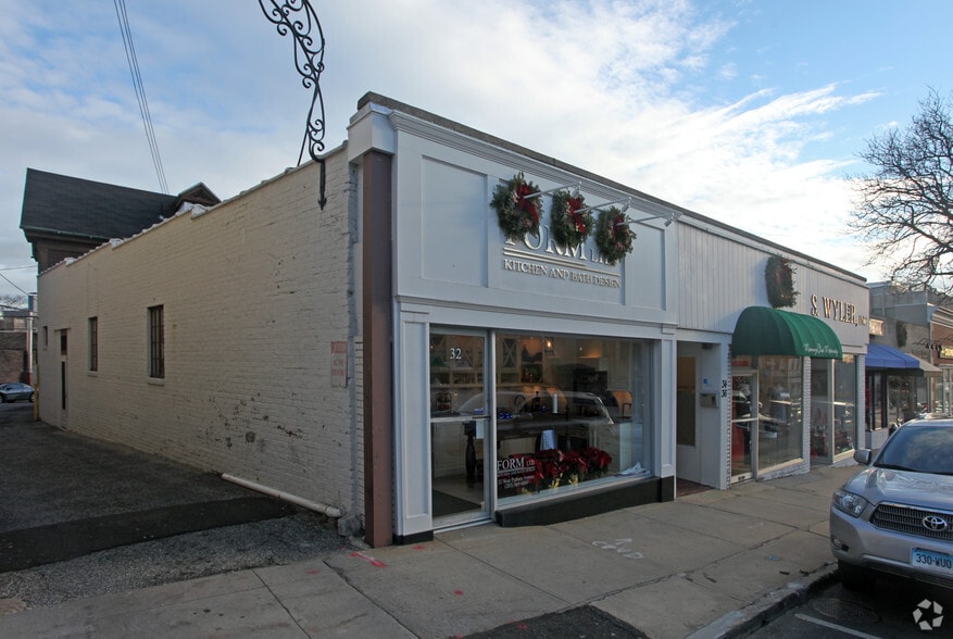 32-40 W Putnam St, Greenwich, CT for lease - Building Photo - Image 1 of 5