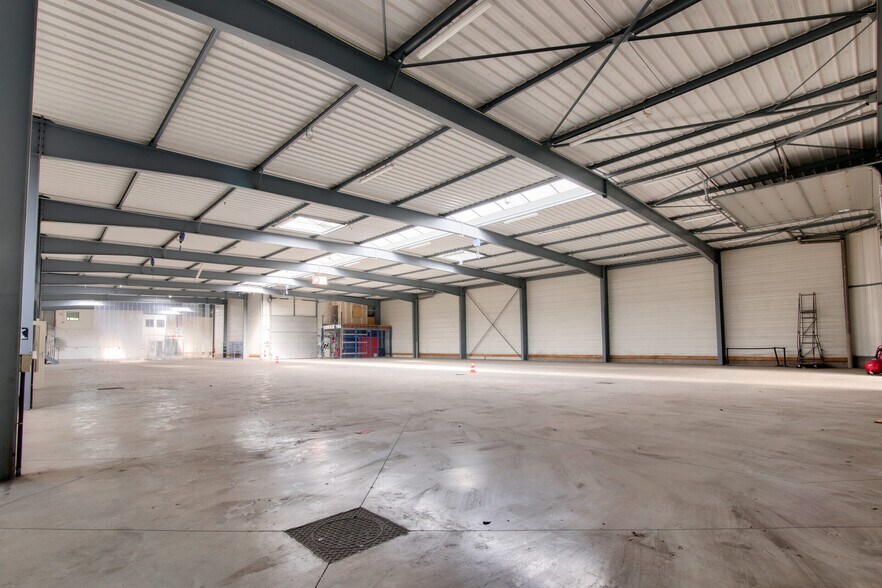 Flex in Tremblay-en-France for lease - Interior Photo - Image 3 of 4