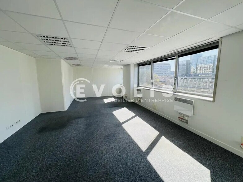 Office in Noisy-le-Grand for lease - Building Photo - Image 2 of 8