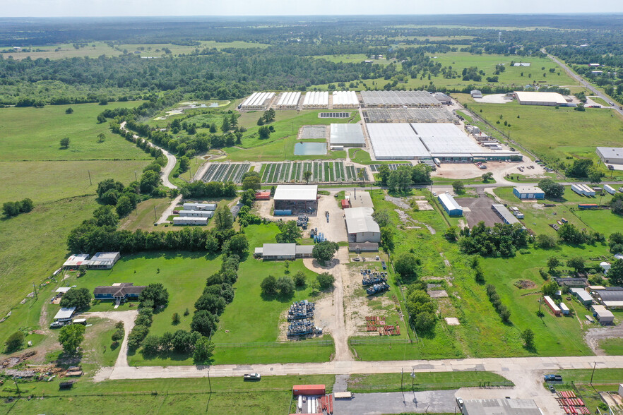 Industrial Space on 4+ Acres portfolio of 5 properties for sale on LoopNet.com - Aerial - Image 3 of 16