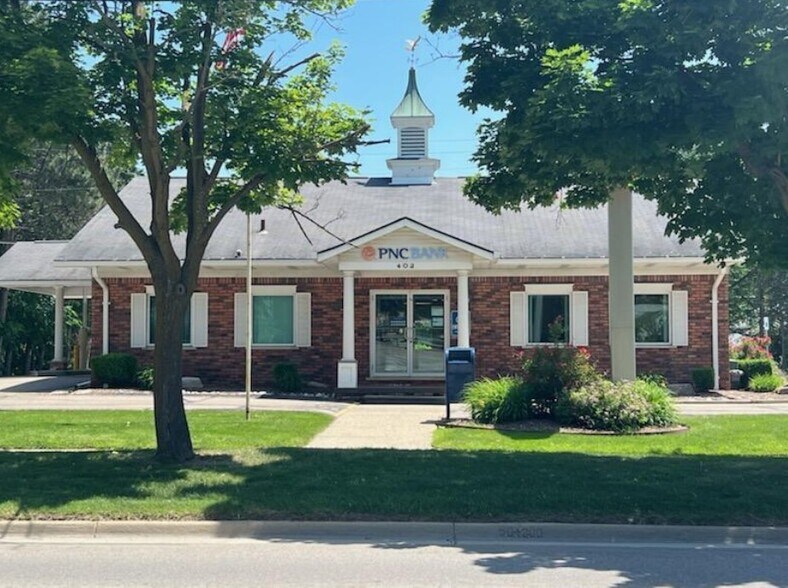 402 N Main St, Almont, MI 48003