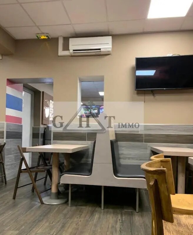 Retail in Melun for lease Interior Photo- Image 1 of 3