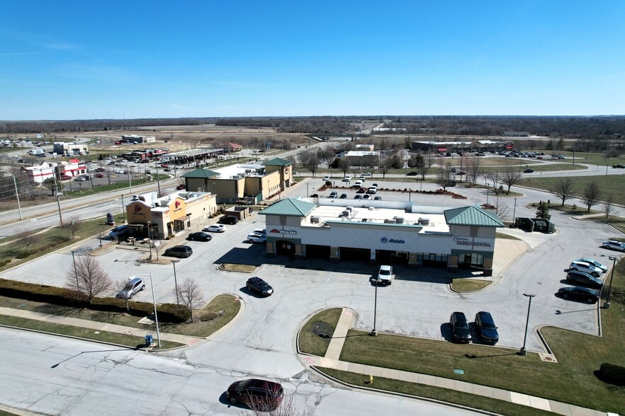201-261 SW Greenwich Dr, Lee's Summit, MO for lease - Building Photo - Image 1 of 9