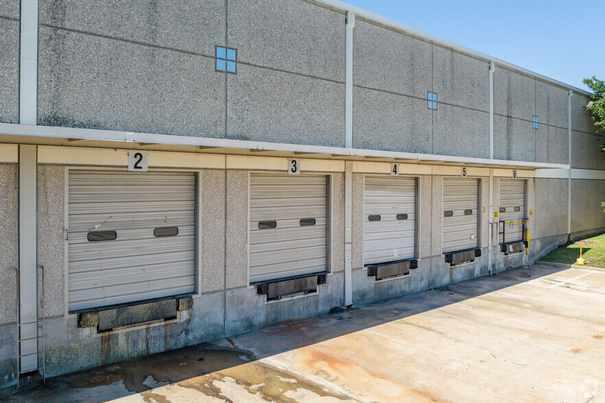 10600 Corporate Dr, Stafford, TX for lease - Building Photo - Image 3 of 14