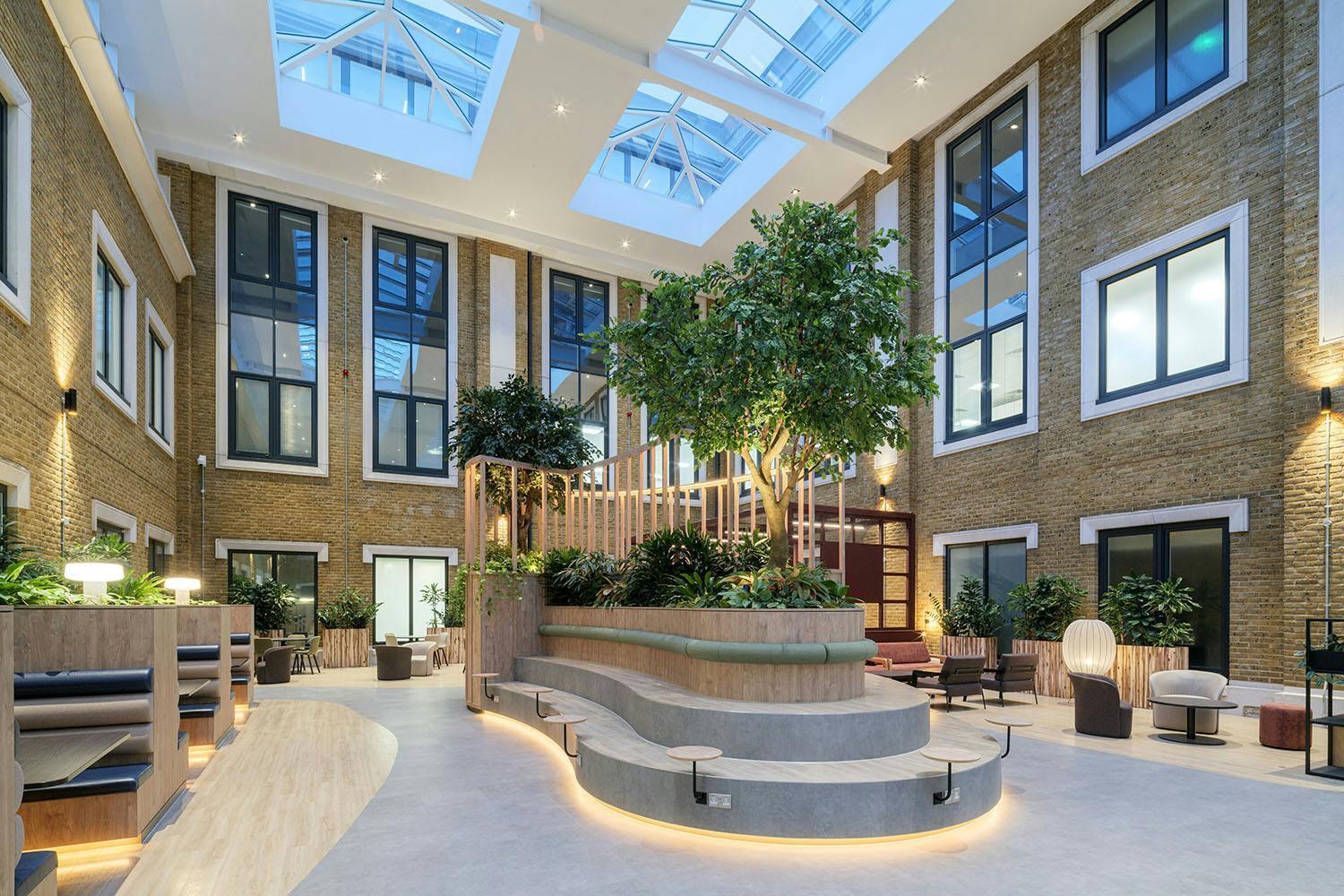 1 Arlington Sq, Bracknell for lease Interior Photo- Image 1 of 11