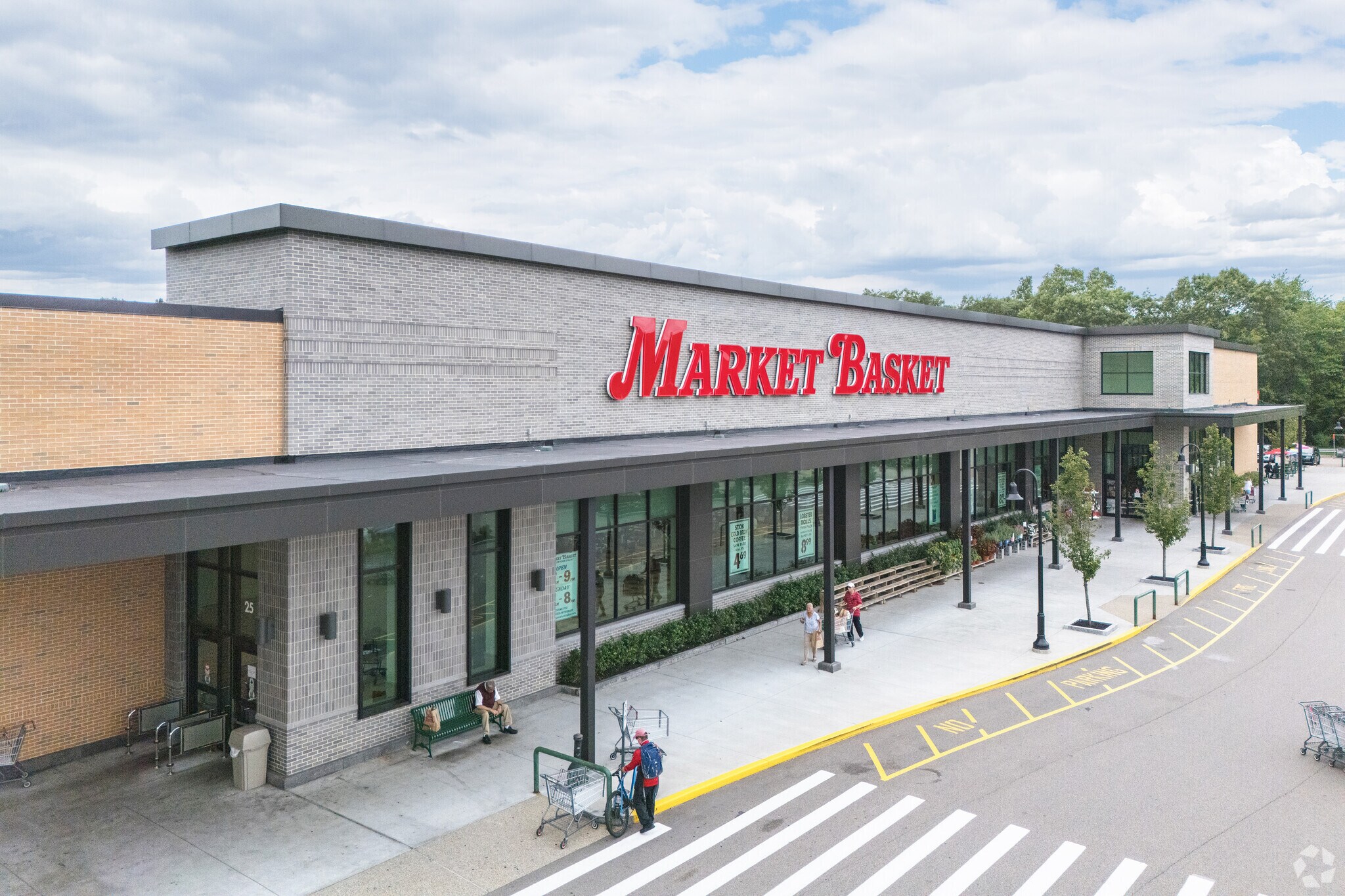 25 Pace Blvd, Warwick, RI for sale Primary Photo- Image 1 of 1