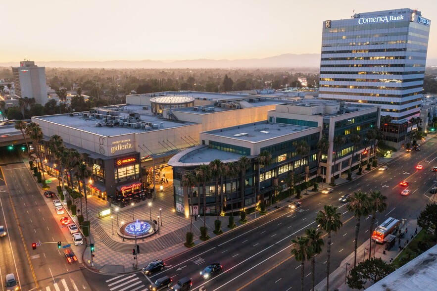 15301 Ventura Blvd, Sherman Oaks, CA for lease - Building Photo - Image 2 of 12