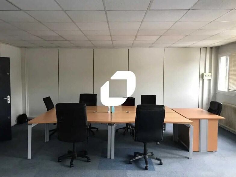 Industrial in Pontoise for lease - Interior Photo - Image 3 of 6