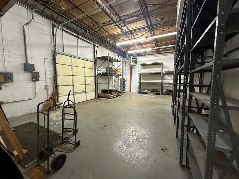 79-85 Weldon Pky, Maryland Heights, MO for lease - Building Photo - Image 3 of 8