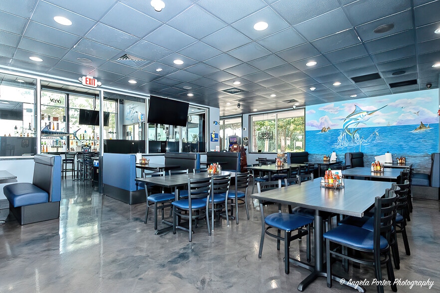 1440 Grand Ave, Lindenhurst, IL for sale - Interior Photo - Image 3 of 24